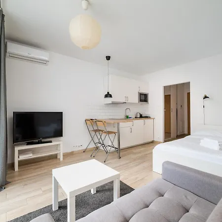 Wola Jaktorowska Urban By Bookinghost Apartament